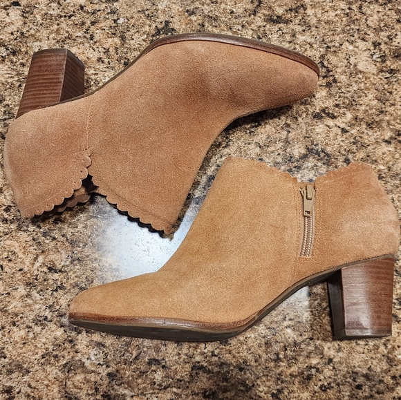JACK ROGERS "Marianne" Suede Stacked Heel Ankle Booties - Tan - Size 8 - Picture 4 of 8